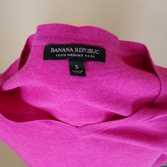Banana Republic pink/purple V-neck sweater - Picture 6 of 7